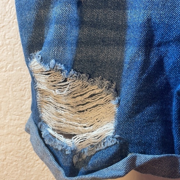 DISTRESSED TINSELTOWN RIPPED CUFFED DENIM SHORTALLS - SIZE MEDIUM - Picture 4 of 16